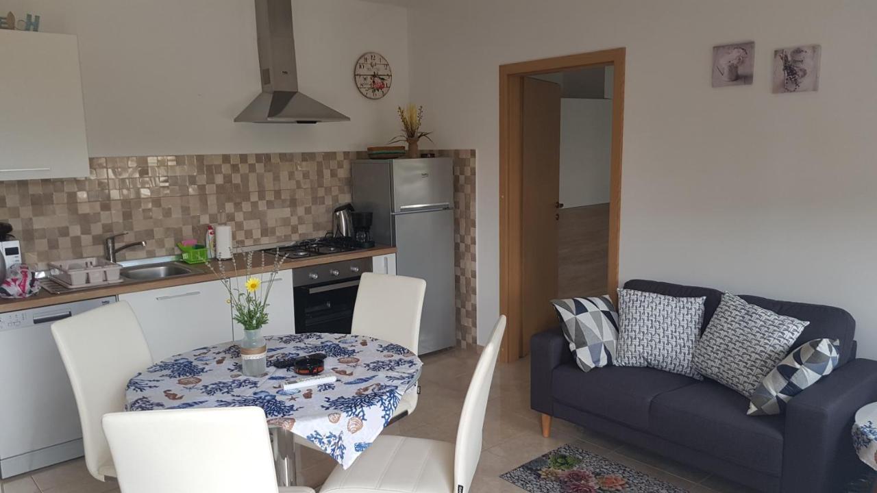 Apartman Luka บานโจเล ภายนอก รูปภาพ
